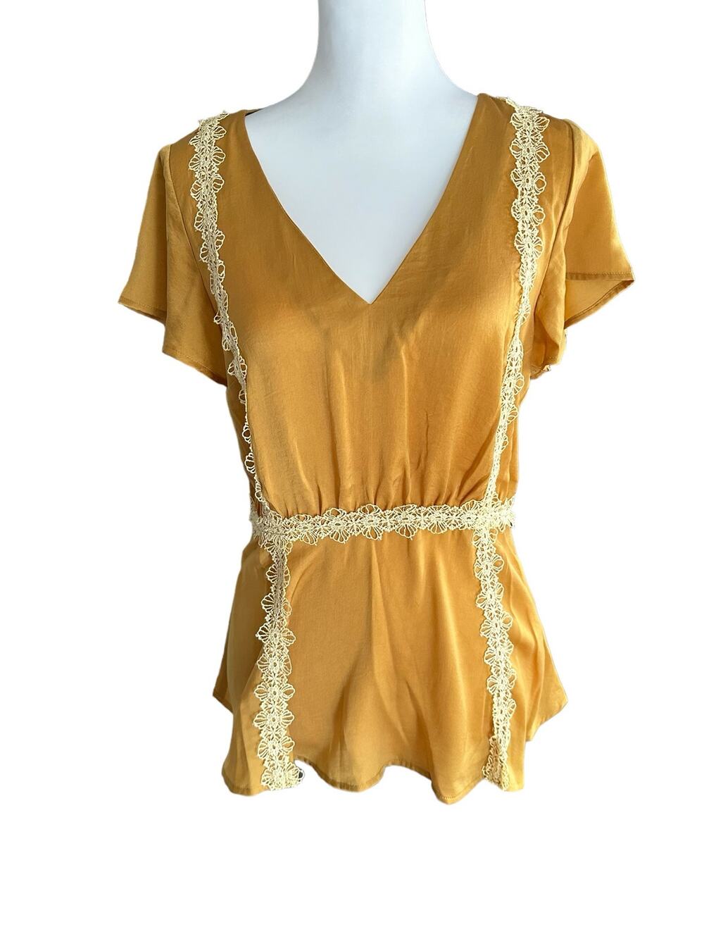 Mod Cloth Women's Short Sleeve Top Medium Gold